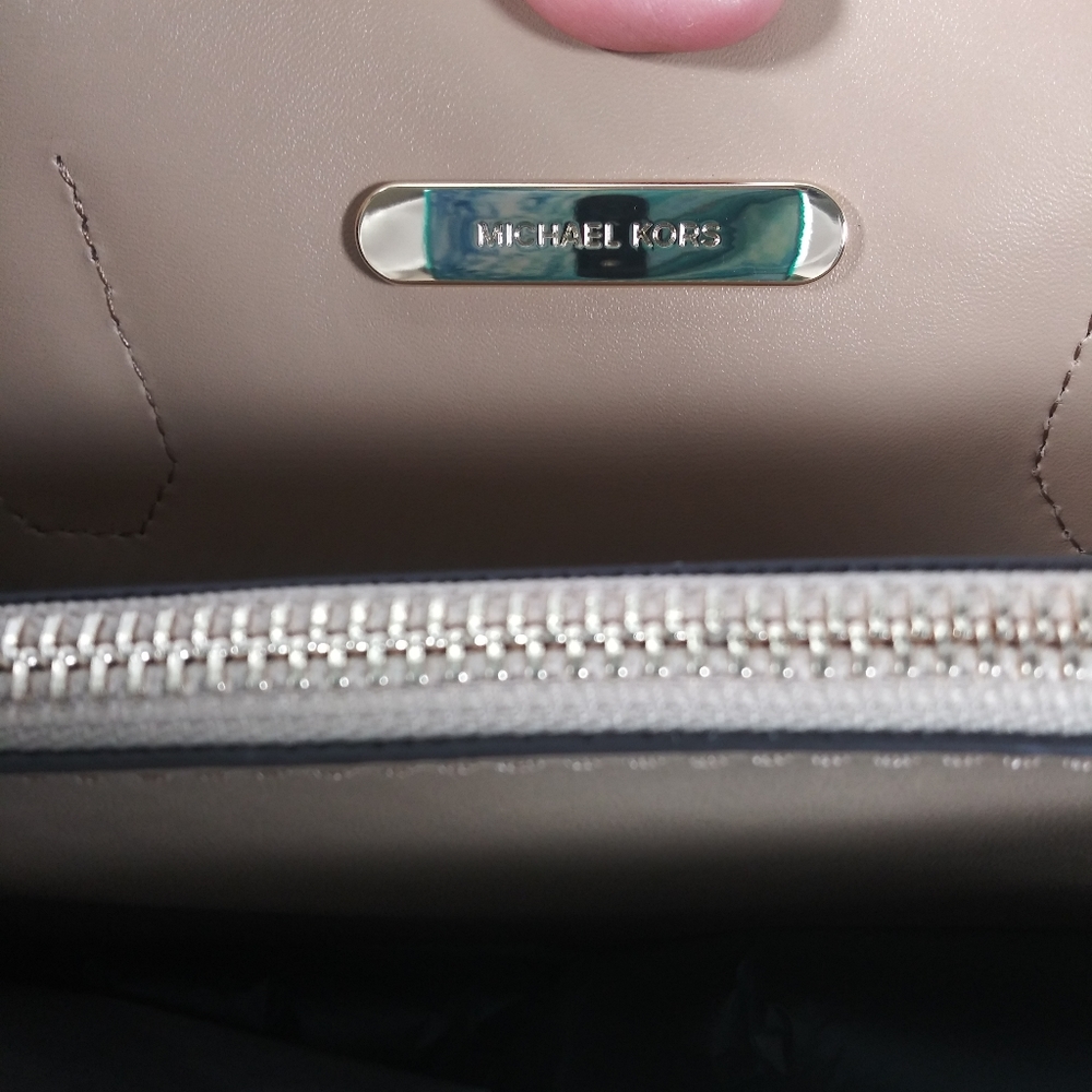 NWOT Michael Kors(Authentic) 🎊HOST PICK🎊 - Picture 6 of 8